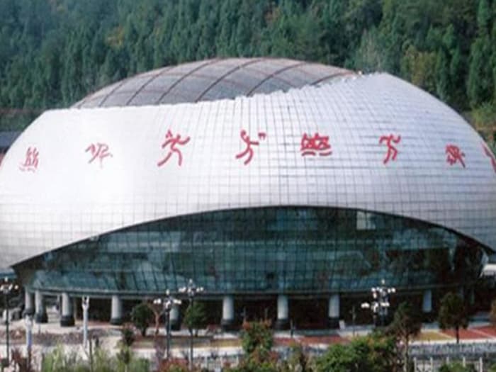 霍州体育中心球形网架加工安装